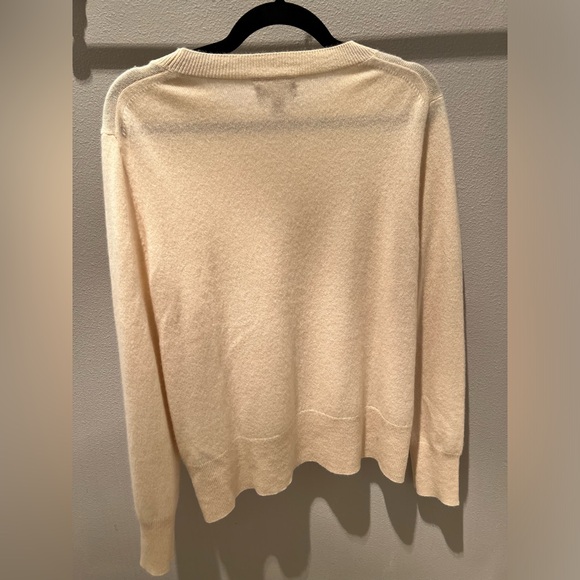 J Crew cashmere classic fit crewneck - Picture 2 of 3